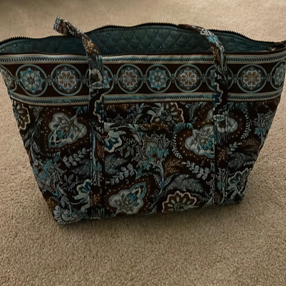 Vera Bradley large zippered tote